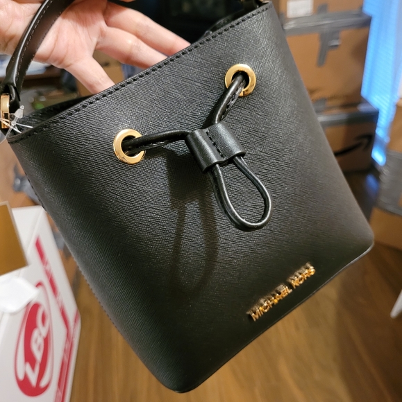 BNWT Michael Kors Bucket Bag - Picture 1 of 7
